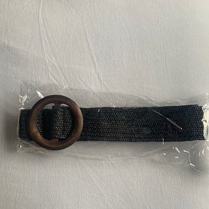 Raffia belt with wooden buckle